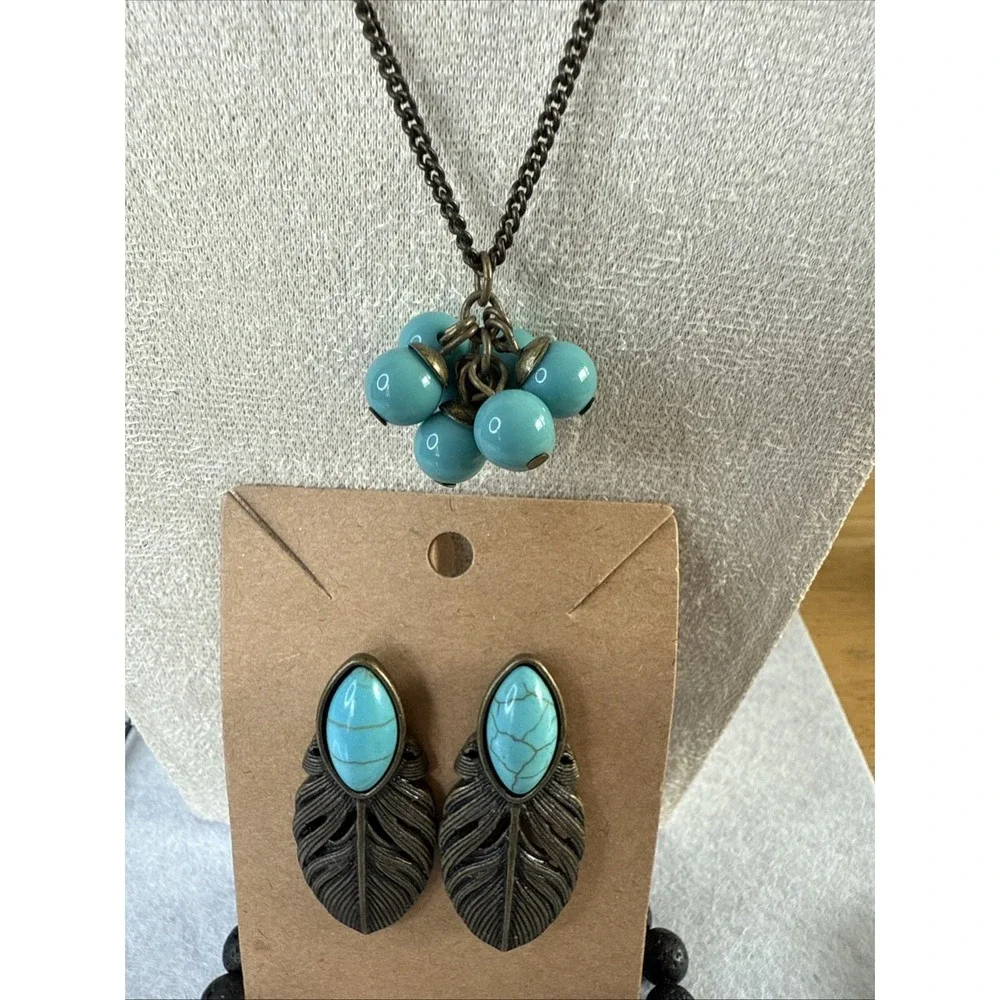 Faux Turquoise Cluster Pendant on 20